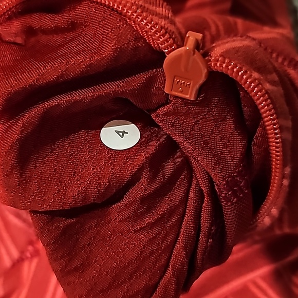 STUNNING LULULEMON Think fast PULLOVER double trouble strip boom juice cranberry - Picture 11 of 12